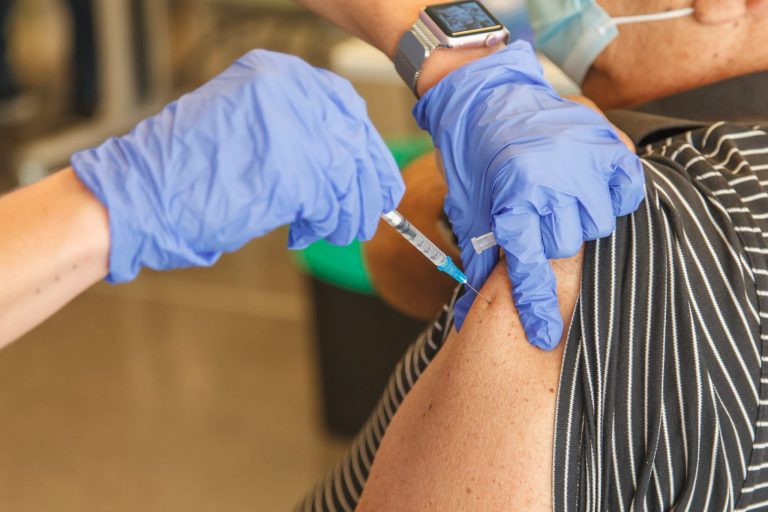 El SCS administra más de 165.300 dosis de las nuevas vacunas contra la COVID-19