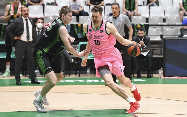 El Barça no da opción al Joventut y se clasifica para las semifinales (94-73)