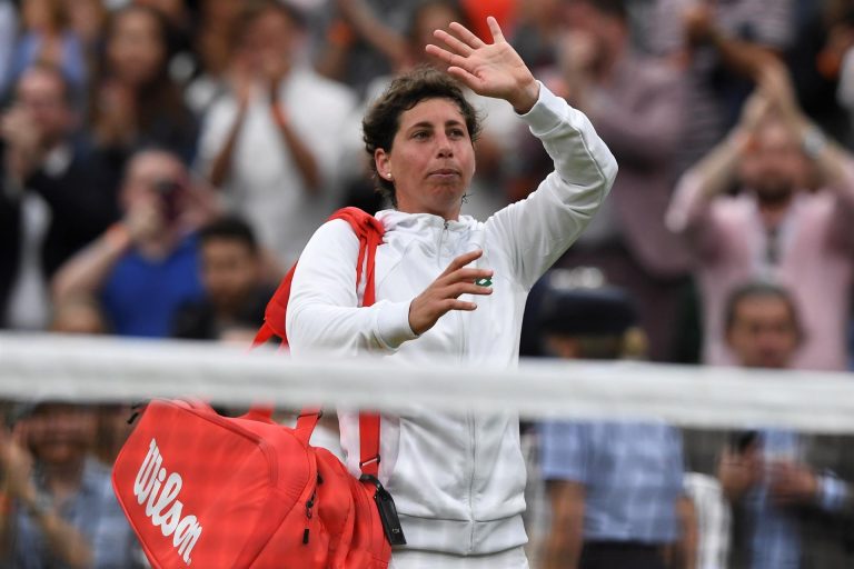 Carla Suárez dice adiós a su último Wimbledon con una ovación del público en la pista central