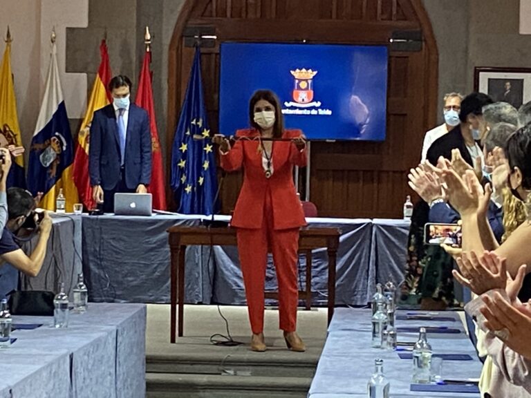Carmen Hernández toma posesión como alcaldesa de Telde con 14 votos a favor