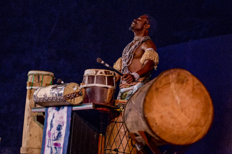 ‘El percusionista’, acercamiento a la tradición ecuatoguineana
