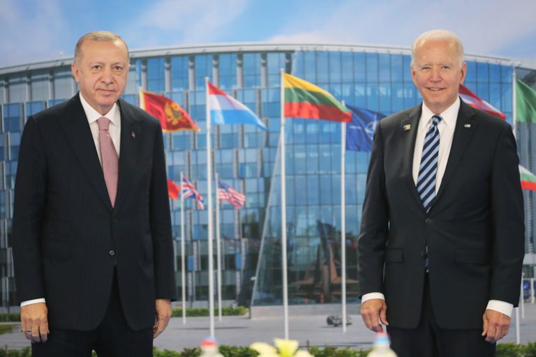 Biden confía en lograr «un progreso real» con Turquía tras reunirse con Erdogan