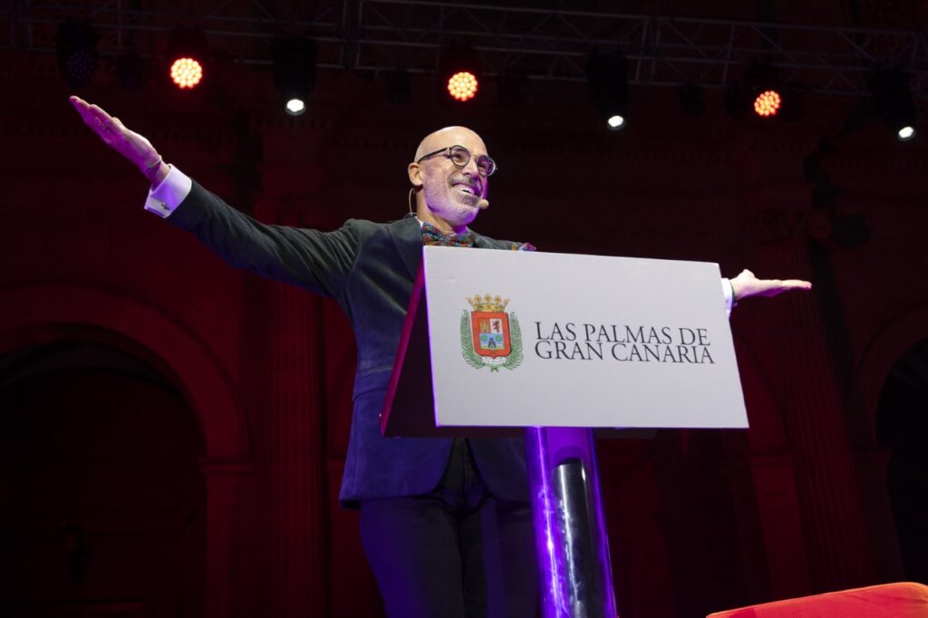 "La ciudad y la radio", un emocionante homenaje que dedica Kiko Barroso Gil a sus compañeros y al medio