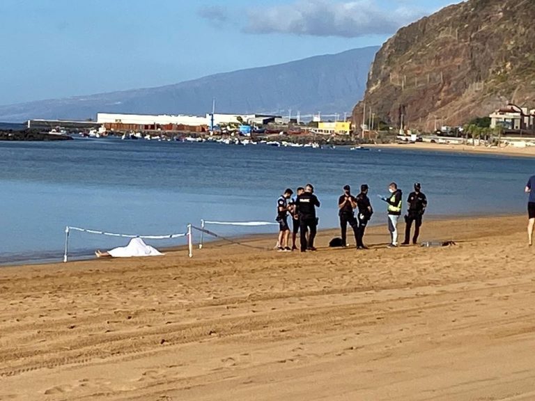 La Policía levanta 25 actas de sanción por un botellón en Las Teresitas