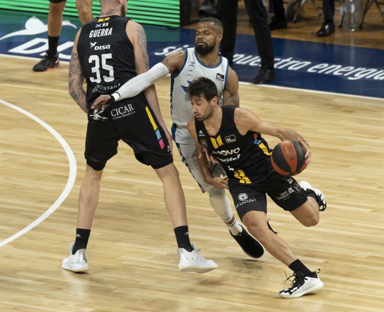 El Lenovo Tenerife toma ventaja en la eliminatoria (86-78)