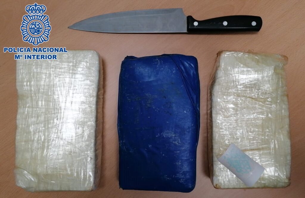 Localizan 12 kilos de cocaína en un piso de Almatriche