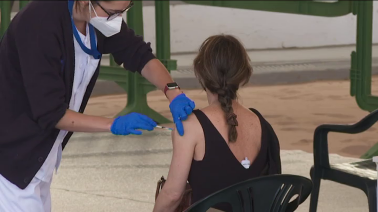 Canarias recibirá esta semana 300.000 dosis de vacunas, la mayor dotación hasta la fecha