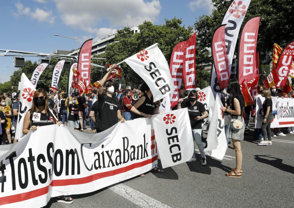 CaixaBank rebaja las salidas por el ERE a 6.452 y retira la forzosidad