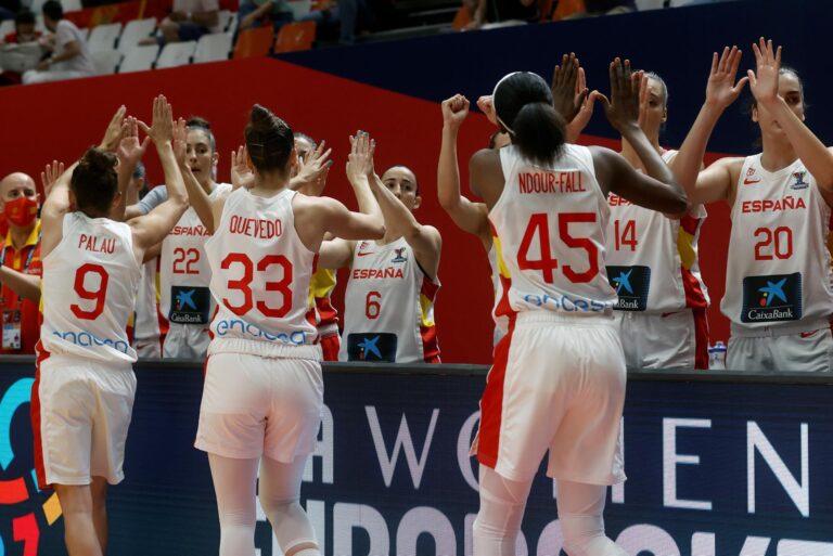 España y Serbia juegan por un puesto en la lucha por las medallas