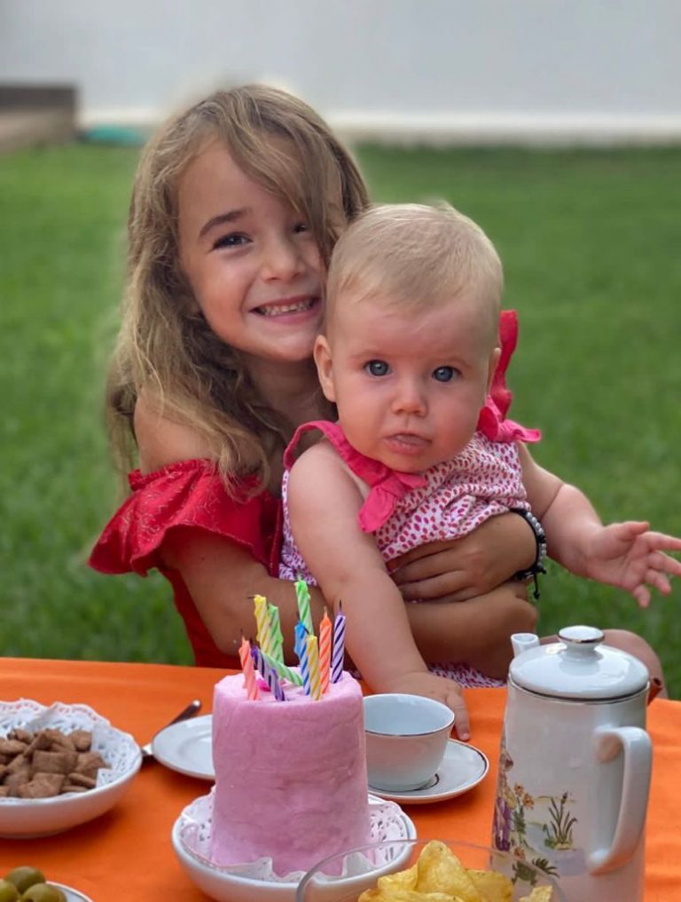 La madre de Anna y Olivia agradece en un mensaje hablado el apoyo recibido