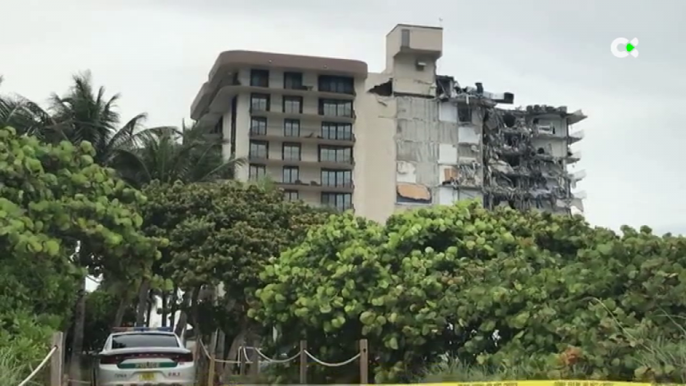 El derrumbe de un edificio en Miami deja al menos cuatro muertos y más de 150 desaparecidos