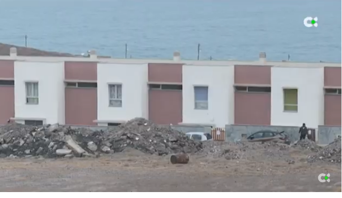 Se paraliza el desahucio de 28 familias en Sardina del Norte