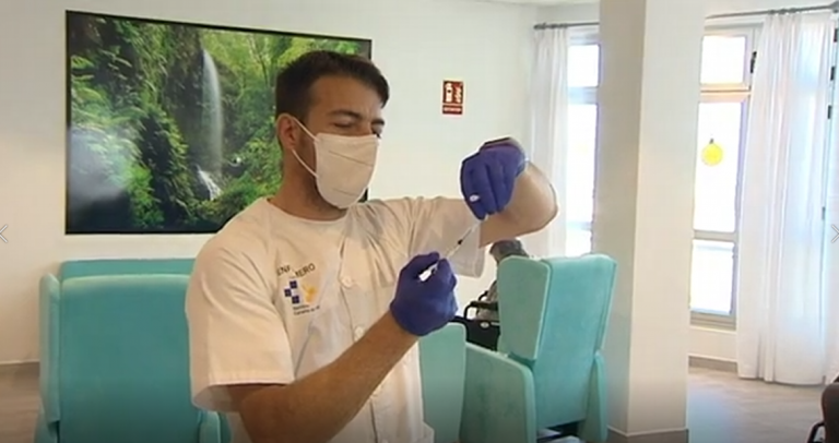 La otra cara de la vacunación: la gran labor del personal sanitario