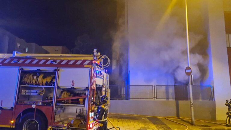 Seis personas heridas en un incendio esta madrugada en Santa Cruz de Tenerife