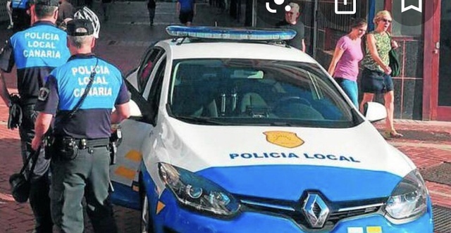 Disuelto un botellón multitudinario en la playa de Las Teresitas