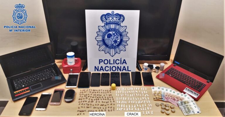 La Policía Nacional detiene a un hombre y una mujer por tráfico de drogas en el barrio de Las Remudas
