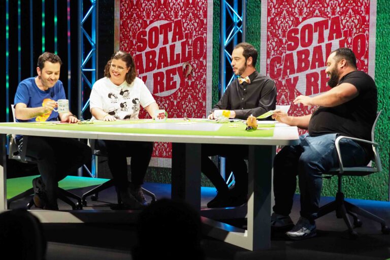 La monologuista Delia Santana visita ‘Sota, caballo y rey’ para hablar de la vergüenza