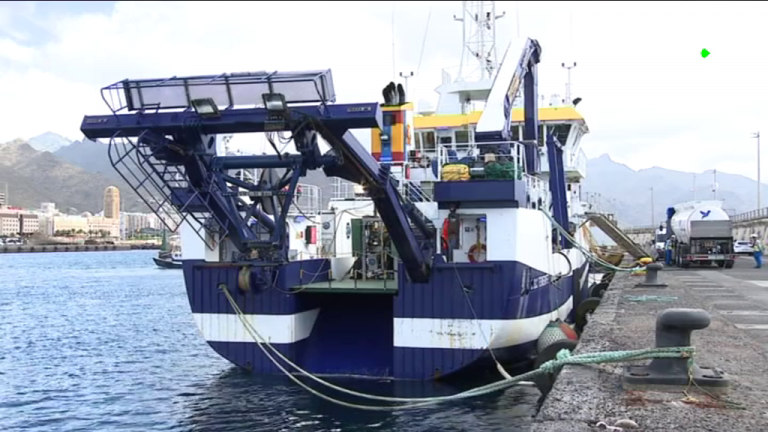 El buque con sonar sigue buscando sin hallar de momento rastro de las niñas