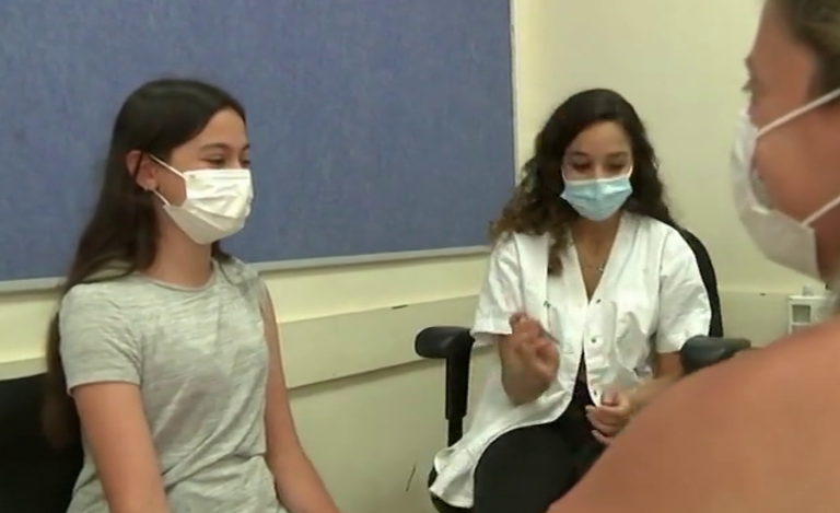 Más de 400.000 personas están vacunadas en Canarias