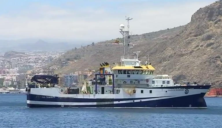 Un mes con el ‘Ángeles Alvariño’ peinando el fondo del mar en Tenerife