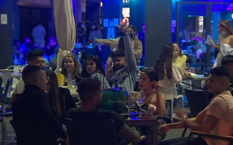 Trujillo apela a «no bajar la guardia» y advierte de la llegada de la variante delta