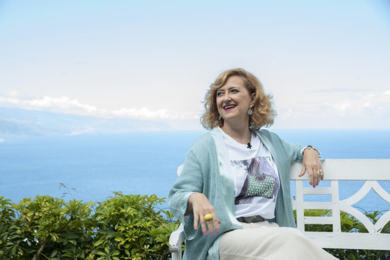 Nieves Bravo repasa la historia de la televisión en ‘Aquí la tele’