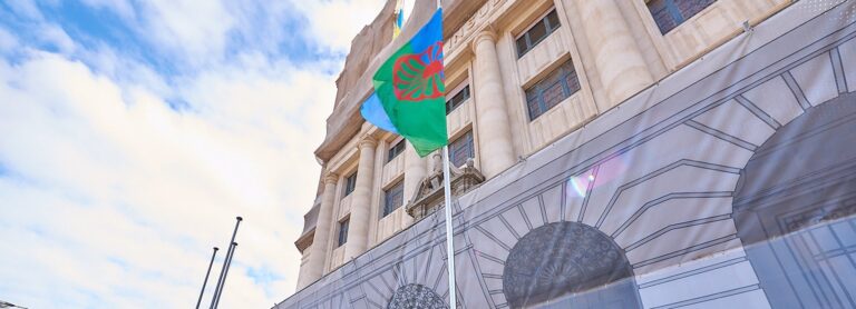 El Cabildo de Tenerife se ilumina este lunes por el Día Europeo del Genocidio del Pueblo Gitano