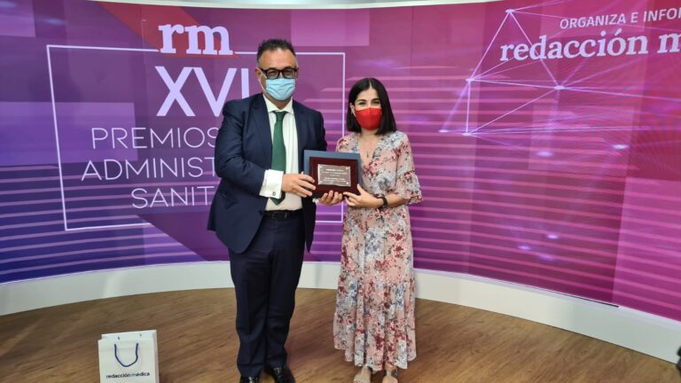 El director del Servicio Canario de la Salud recibe el Premio Sanitaria 2000