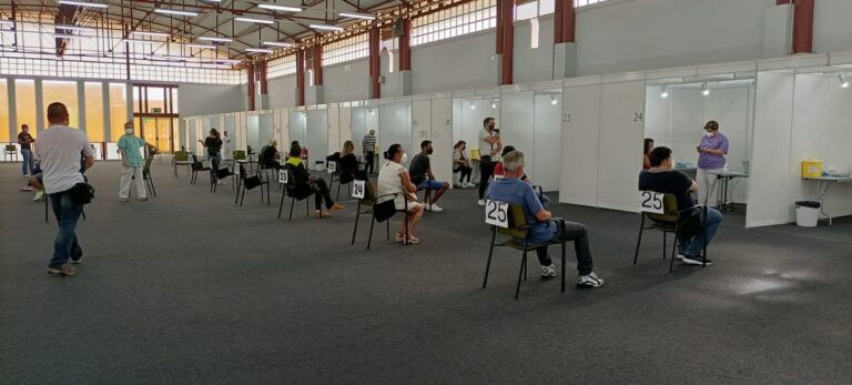 Canarias avanza hacia el millón de personas inmunizadas
