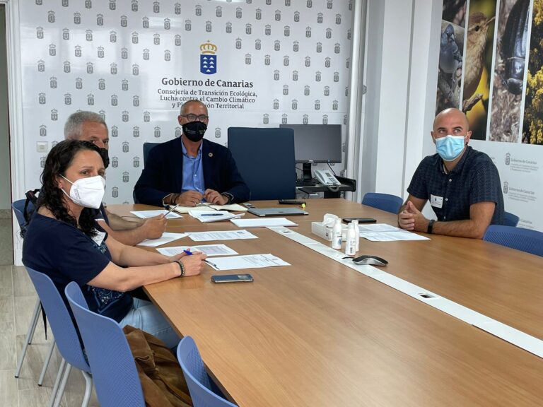 Transición Ecológica aborda la Ley Estatal de Agentes Medioambientales con profesionales de Canarias