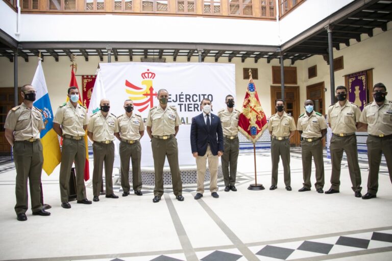 Defensa y Ayuntamiento firman el acuerdo de colaboración para la instalación del puente en San Andrés