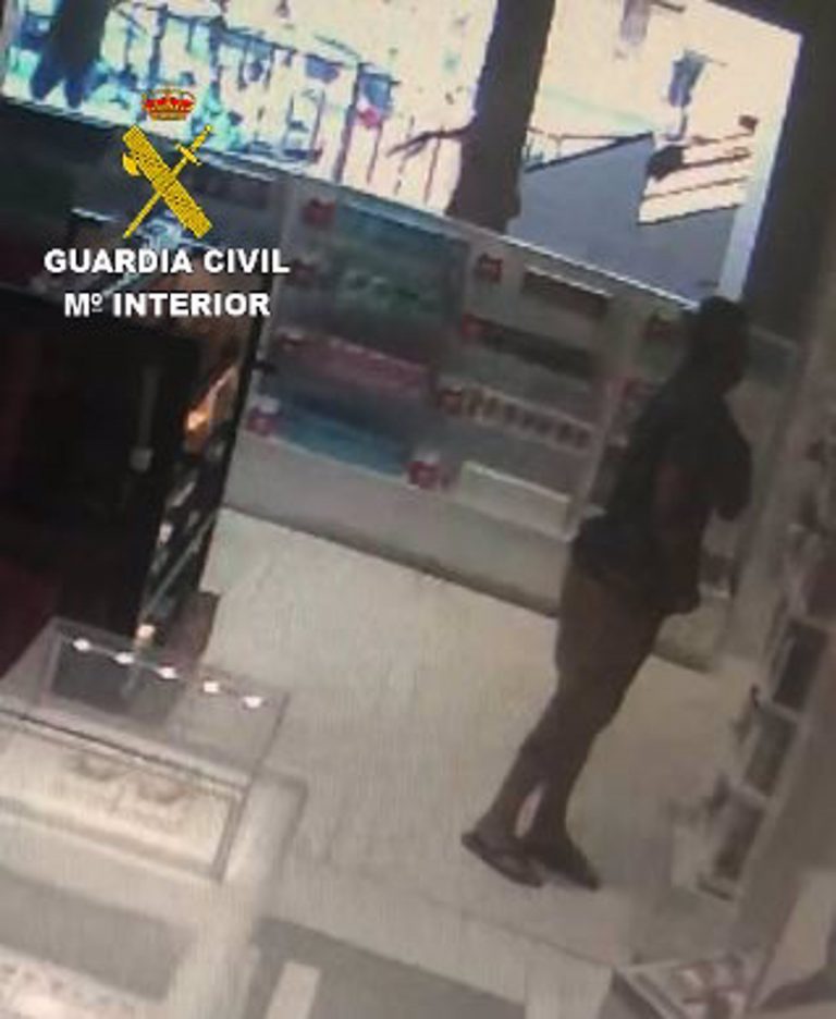 Investigan a un hombre por robar más de 3.000 euros en perfumes en Fuerteventura