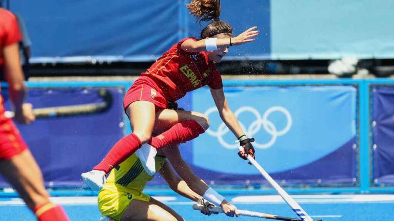 España, con el seleccionador aislado por covid, pierde contra Australia