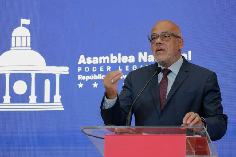 Las autoridades venezolanas niegan el intento de detención de Guaidó