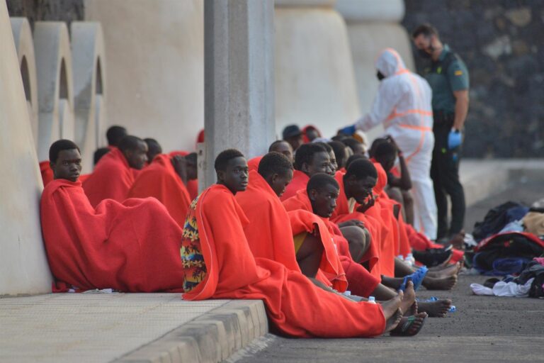 Llega a El Hierro un cayuco con 43 migrantes, cinco de ellos menores