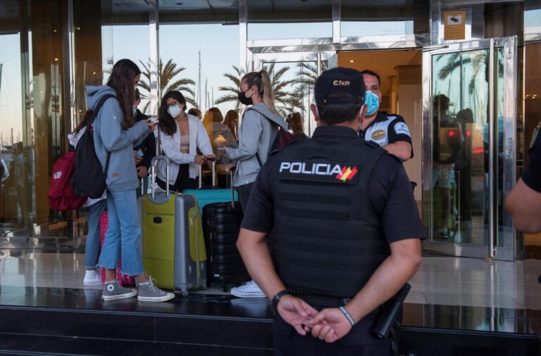 Los estudiantes negativos en COVID-19 abandonan el hotel de Palma