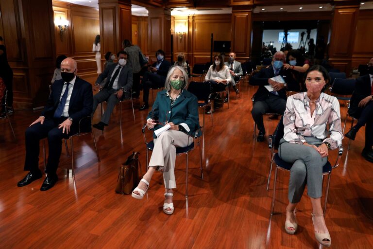 Maroto cree que fondos dan oportunidad histórica para transformar el sector