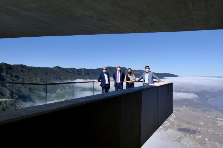 Turismo entrega al Cabildo de El Hierro el Mirador de Jinama