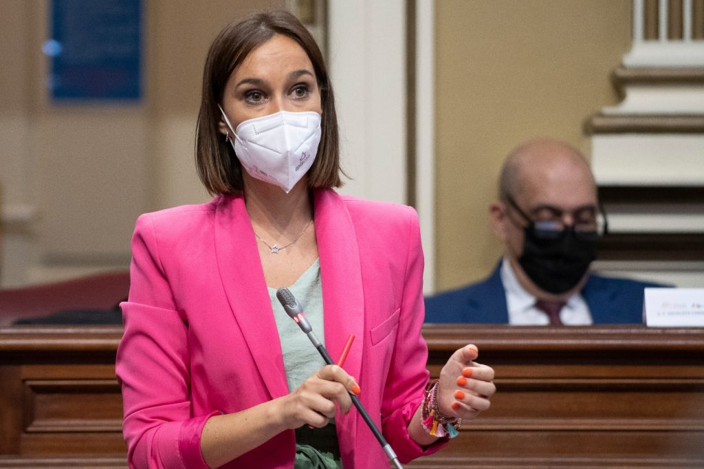Tras las críticas a la bonificación de guaguas y tranvías en Canarias, Nira Fierro apela a la oposición a ser "más responsables y rigurosos"