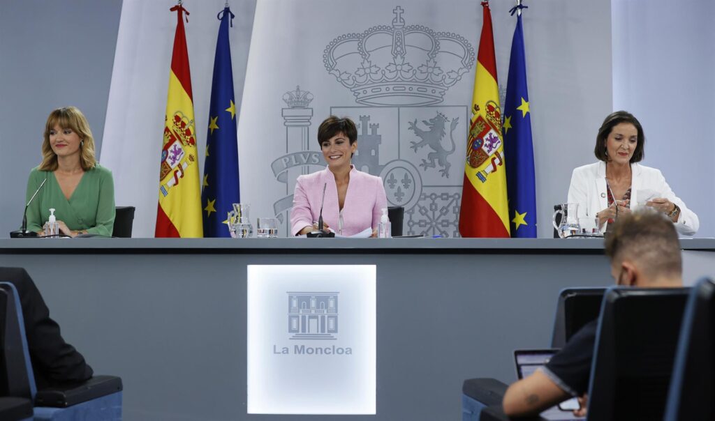 más de mil millones educació