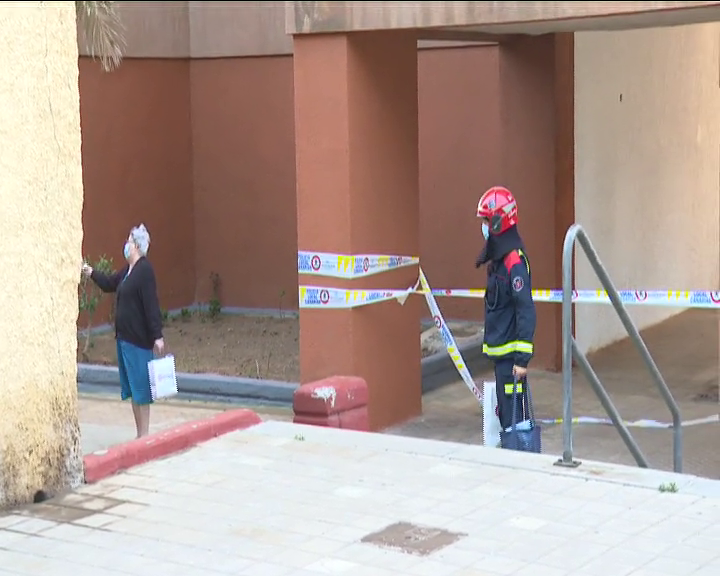 Los vecinos desalojados del edificio de Ofra continúan a la espera del informe técnico
