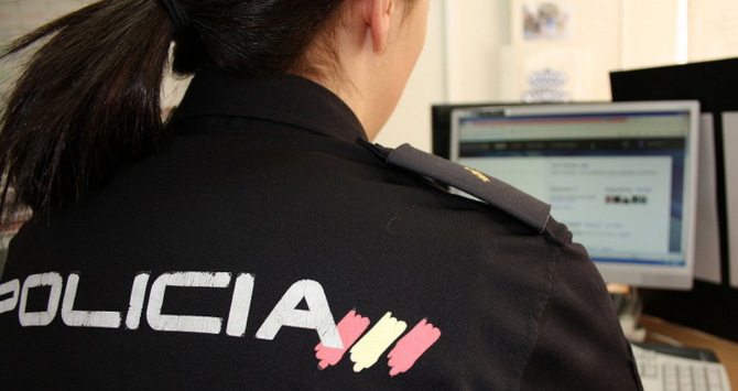 La Policía Nacional detiene en Las Palmas de Gran Canaria a un hombre y a una mujer por extorsión