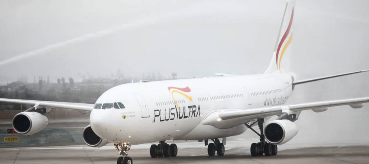 El vuelo de Plus Ultra hacia Venezuela, que sufrió un incidente este domingo, finalmente ha despegado este lunes