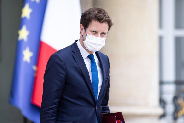 Francia desaconseja las vacaciones en España y no descarta endurecer medidas