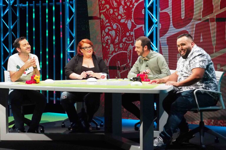 Carmen Cabeza se reencuentra con Aarón, Kike y Darío en ‘Sota, caballo y rey’