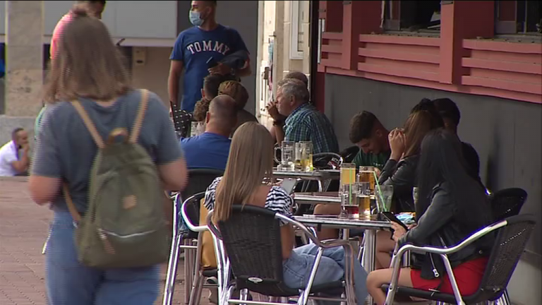 Los restaurantes y terrazas se llenan en las horas previas de la Nochebuena