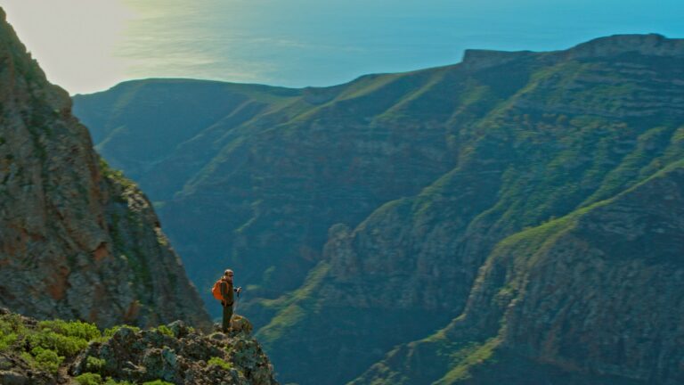 ‘Tocando el cielo’ en charcos y barrancos de Canarias