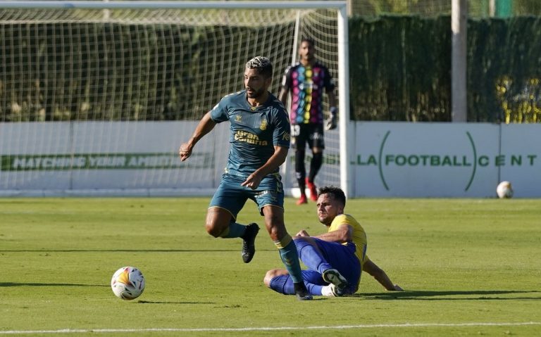 Las Palmas cierra la pretemporada en Marbella con una holgada victoria ante el Cádiz (0-2)