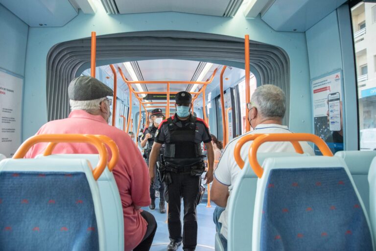 La Policía Canaria intensifica la vigilancia del cumplimiento de las normas contra la COVID-19