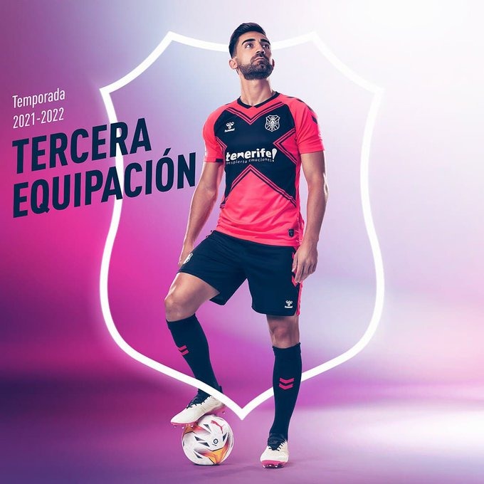 El CD Tenerife presenta su tercera equipación para la nueva temporada